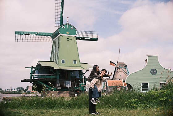 Professionele koppel fotograaf in Zaanse Schans FZS Professionele koppel fotograaf in Zaanse Schans