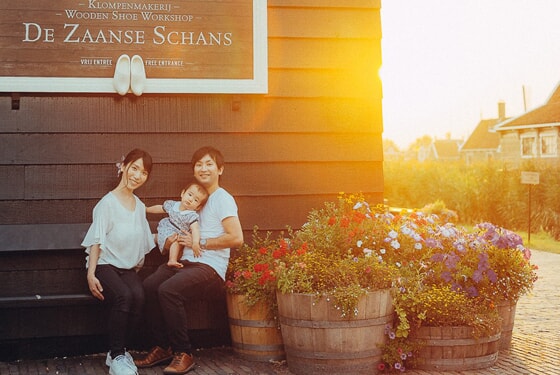 Verhalende familie fotoshoot in Zaanse Schans FZS Verhalende familie fotoshoot in Zaanse Schans